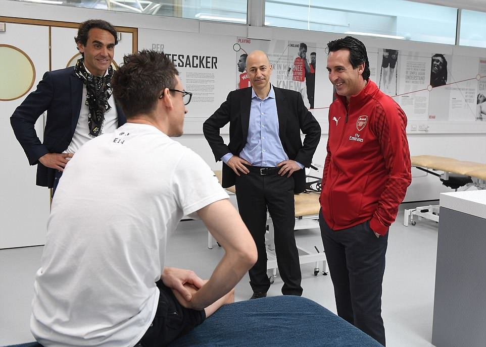 HLV Emery sẽ có nhiều việc phải làm với hàng thủ Arsenal.