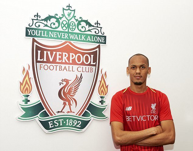 Fabinho rạng rỡ trong màu áo The Kop.