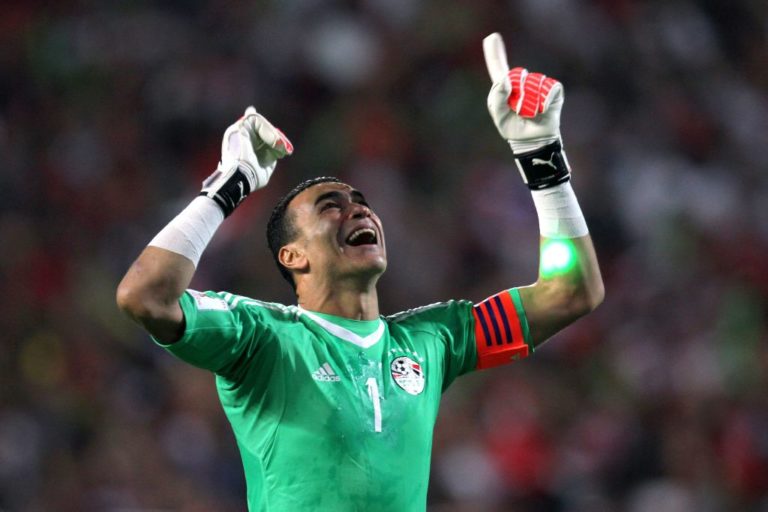 Thủ môn: Essam El-Hadary (Ai Cập): El-Hadary năm nay đã 45 tuổi, có trận ra mắt ĐTQG từ năm 1996, và nhiều khả năng sẽ trở thành cầu thủ lớn tuổi nhất thi đấu ở World Cup.