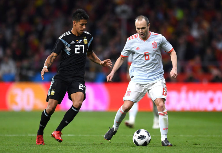 Tiền vệ trung tâm: Andres Iniesta (Tây Ban Nha): Iniesta là người hùng của tuyển Tây Ban Nha ở World Cup 2010. Đây sẽ là kì World Cup cuối cùng của ngôi sao 34 tuổi. Anh cũng đã nói lời chia tay Barcelona sau nhiều năm gắn bó để đến thi đấu cho CLB Nhật Bản, Vissel Kobe.