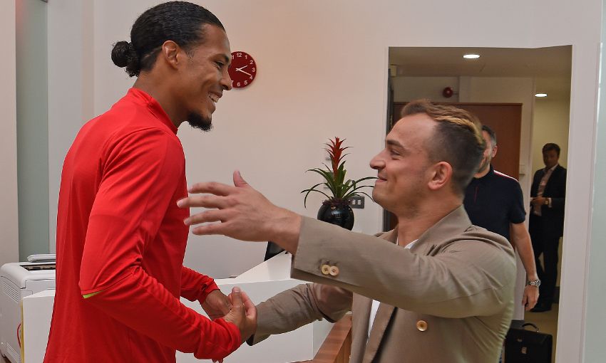 Ảnh bài viết Xherdan Shaqiri rạng rỡ bên cạnh HLV Klopp và các đồng đội mới