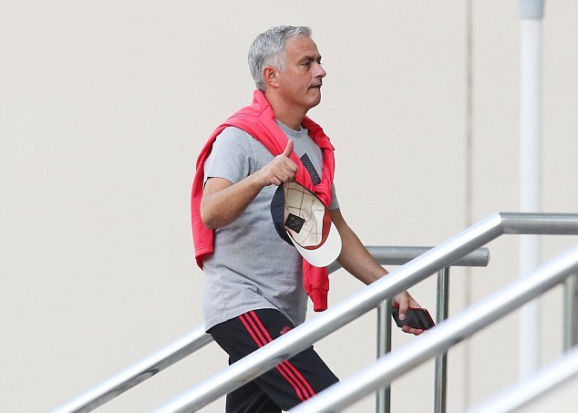Ảnh bài viết Giữa muôn áp lực, HLV Mourinho ra dấu giúp người hâm mộ Man Utd an tâm