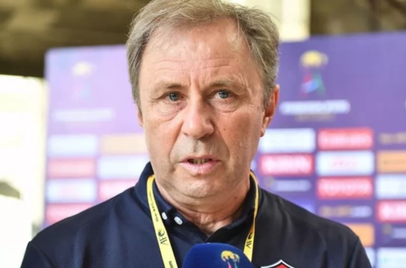 HLV Milovan Rajevac sẽ không có sự phục vụ của Messi Thái Chanathip Songkrasin.