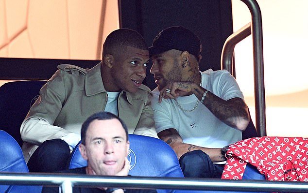 Ảnh bài viết Neymar, Mbappe ngồi khán đài, hí hửng nhìn PSG hủy diệt St Etienne