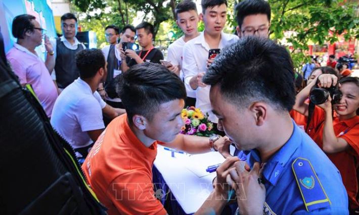 Quang Hải rất được yêu thích tại Việt Nam.