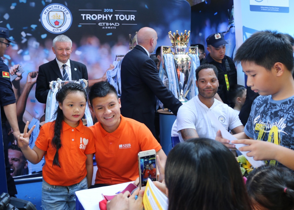 Ảnh bài viết Lescott so sánh Quang Hải với David Silva