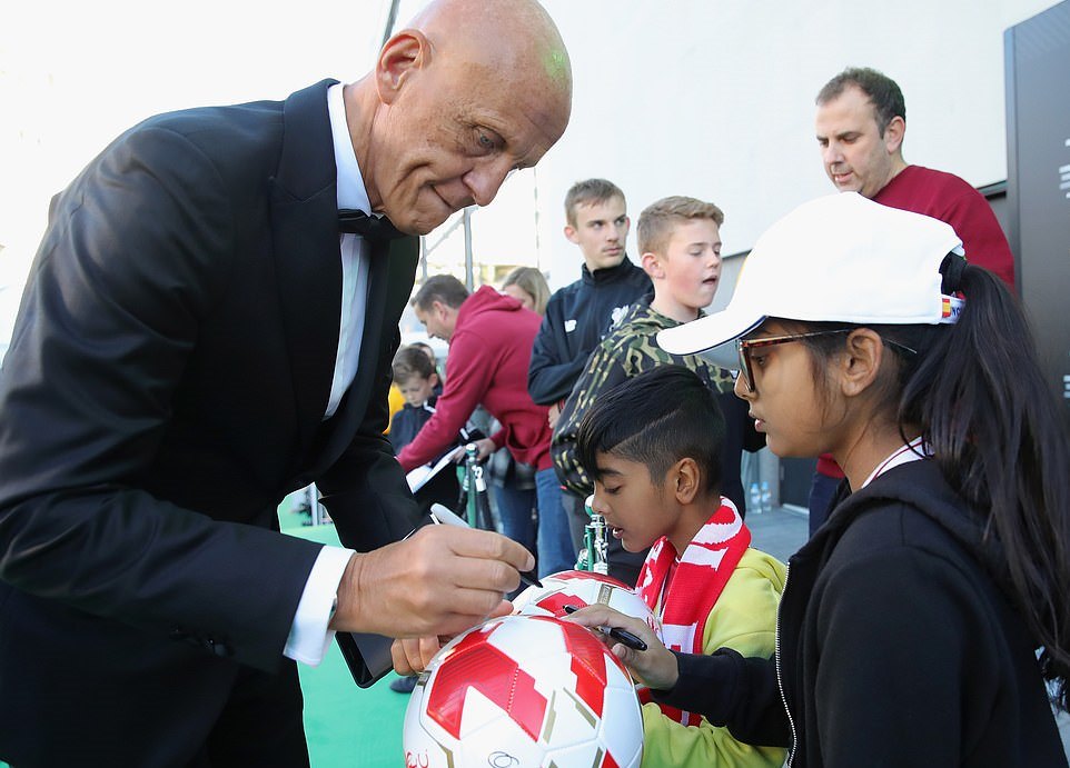 Ảnh bài viết Quá nhiều huyền thoại xuất hiện trong lễ trao giải FIFA The Best 2018