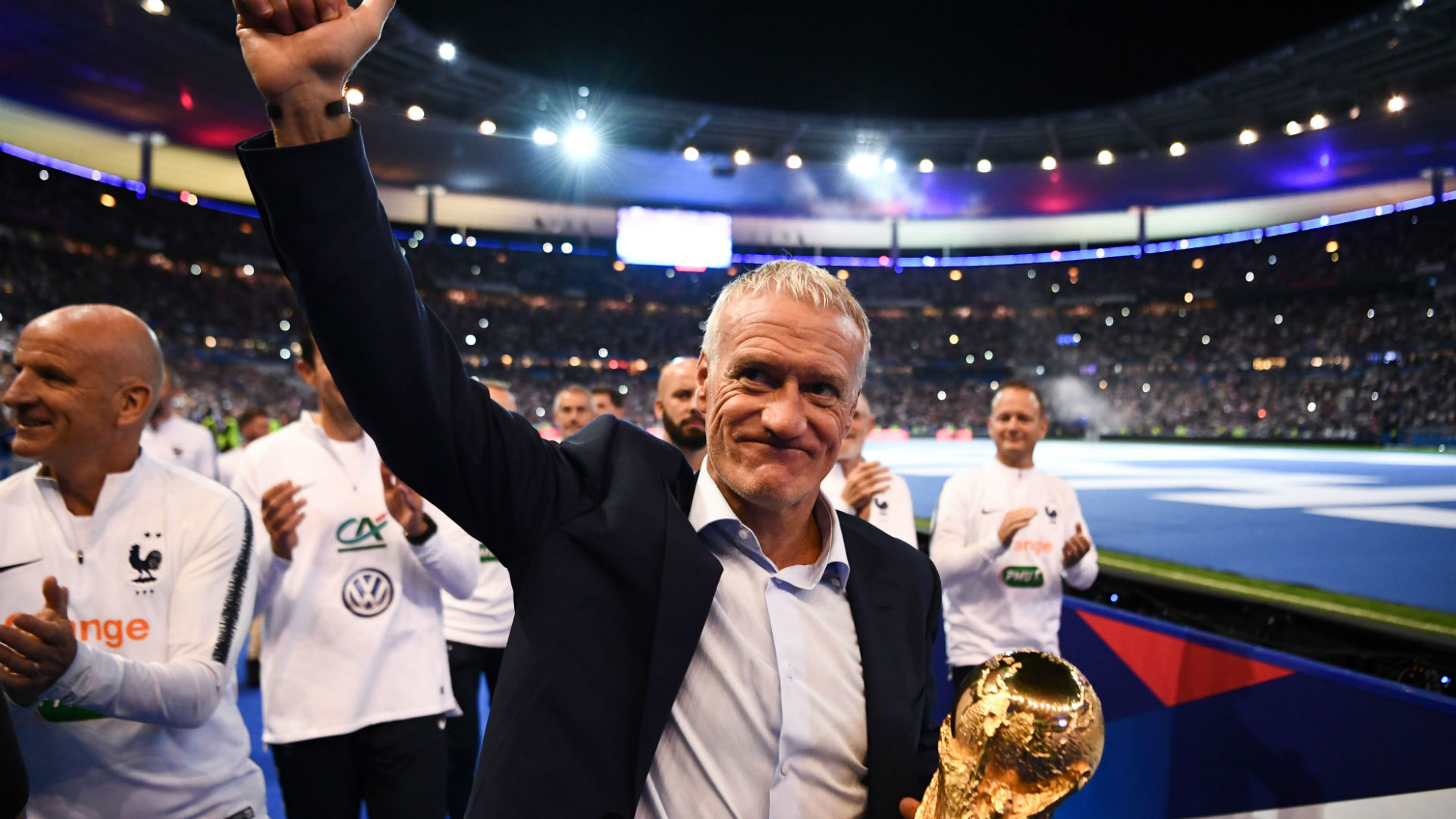 Didier Deschamps giành giải thưởng HLV của năm.