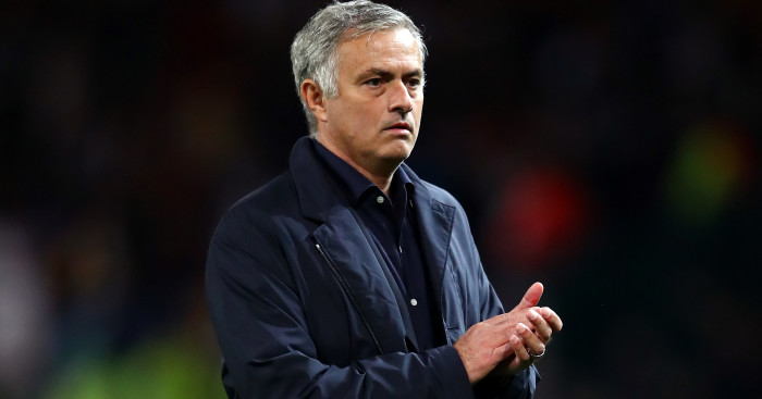 Ảnh bài viết Hòa Valencia, Mourinho chê bai hàng thủ, hàng công cho đến... lực lượng an ninh