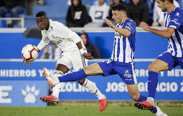 Tiền đạo trái: Vinicius Junior — Real Madrid (18)