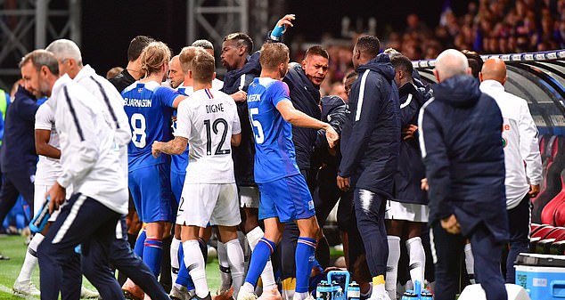 Ảnh bài viết Mbappe bị phạm lỗi, Pogba hùng hổ lao vào sân đòi 'ăn thua đủ' với Iceland