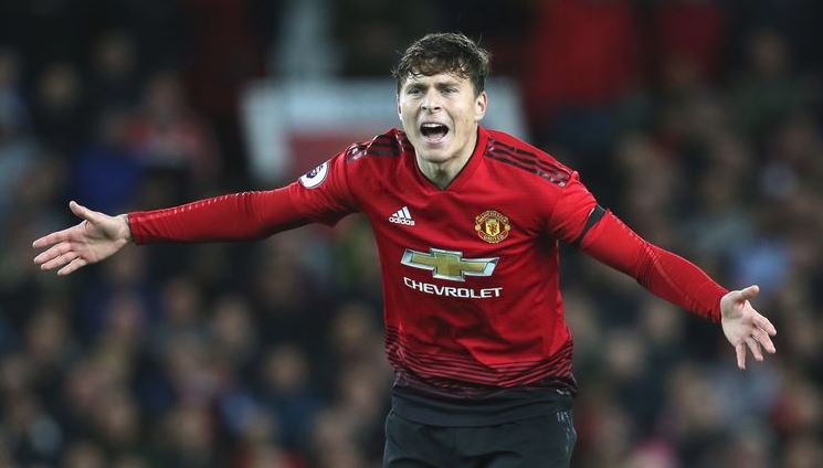 Trung vệ: Victor Lindelof.