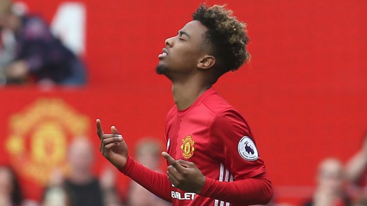 Hộ công: Angel Gomes.