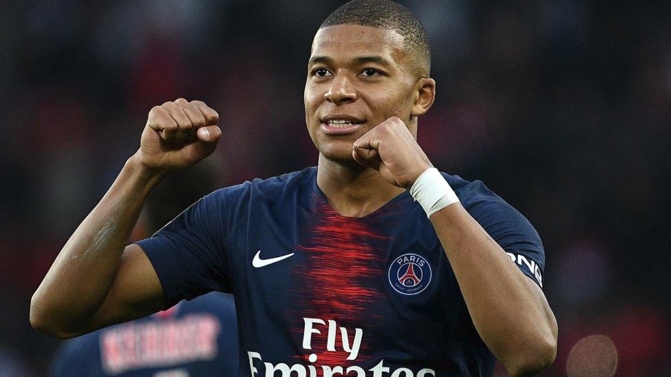 2. Kylian Mbappé - 71 phút/bàn: Với 33 bàn thắng, Mbappé chỉ đứng thứ hai sau Messi trong danh sách phá lưới ở top 5 giải VĐQG hàng đầu châu Âu, nhưng lại có hiệu suất nhỉnh hơn cả siêu sao người Argentina.