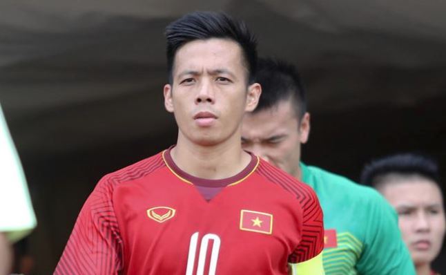 Tiền đạo trái: Văn Quyết.