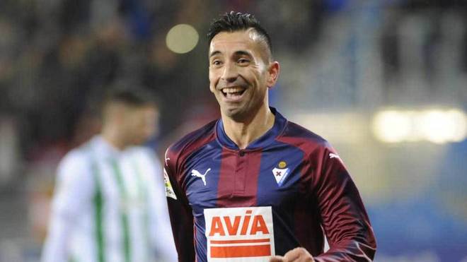 10. Charles - 124 phút/bàn: Charles đã bước sang tuổi 35 nhưng kết thúc mùa giải với 14 bàn thắng cho Eibar.