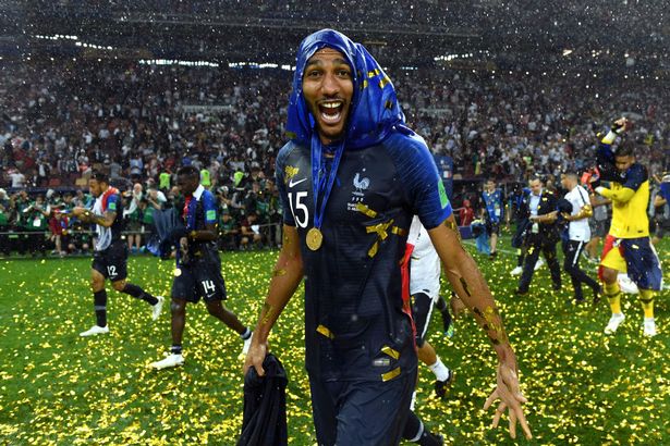 Chính HLV Emery đã bỏ qua khả năng chiêu mộ N'Zonzi.