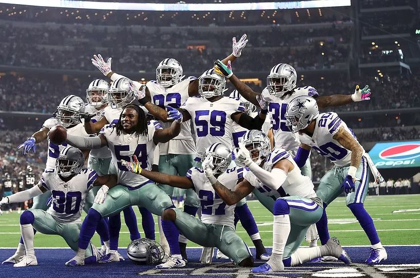 Đội bóng bầu dục Dallas Cowboys.