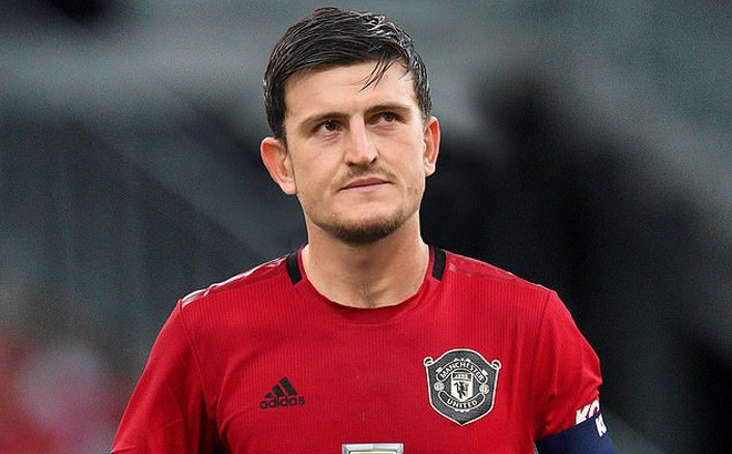 Ảnh bài viết Trung vệ đắt giá nhất hành tinh như nghiệp dư, fan tìm ra Phil Jones mới