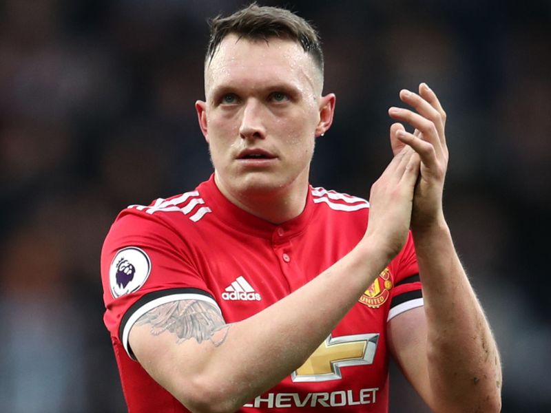 Trung vệ: Phil Jones.