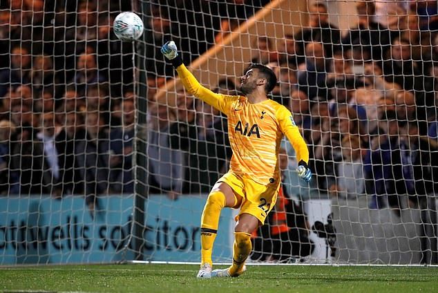 Paulo Gazzaniga đã tỉnh táo trong tình huống này.