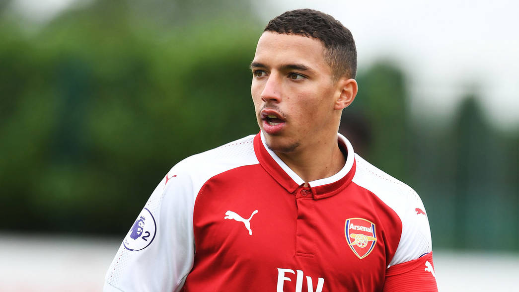 Bennacer tiến bộ trong màu áo Milan.