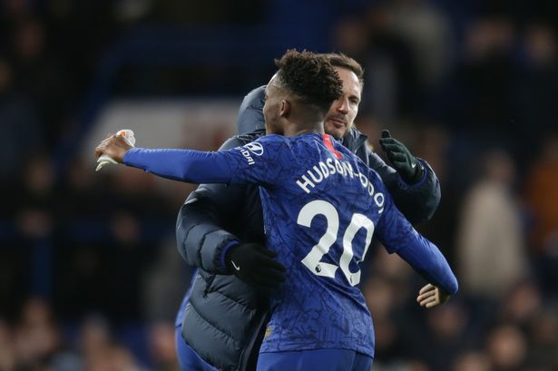 Tiền đạo trái: Callum Hudson-Odoi đã được HLV Lampard khen ngợi sau trận hòa West Brom và xứng đáng có được suất đá chính.