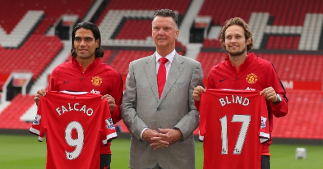Van Gaal rồi cũng bị Man Utd sa thải.