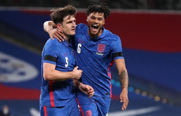 Ngay phút 14, Harry Maguire đã ghi bàn mở tỷ số với cú đánh đầu sau đường chuyền của Harry Winks.