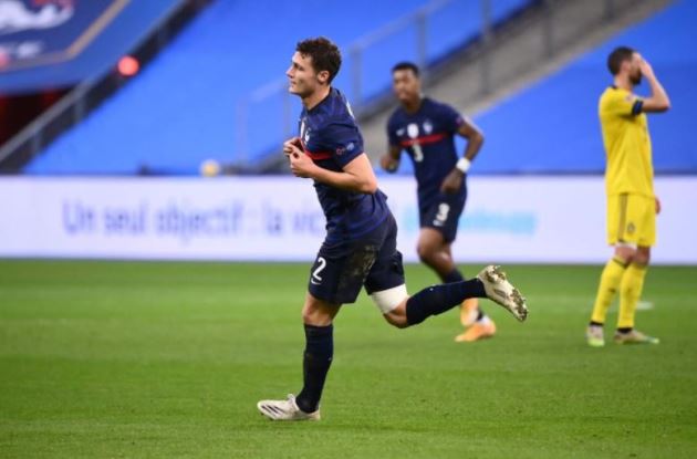 Niềm vui của Pavard sau bàn thắng đẹp mắt.