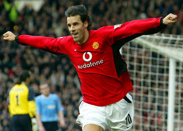 4. Ruud van Nistelrooy (150 bàn thắng): “Một tay săn bàn xuất sắc! Van Nistelrooy có thể ghi bàn từ bất cứ nơi nào trong vòng 16m50”, Paul Scholes nói như vậy về người đồng đội ở Man Utd.