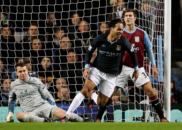 3. Trung vệ: Joleon Lescott phòng thủ không quá ấn tượng, nhưng khả năng lên tham gia tấn công của anh thật sự nổi bật.