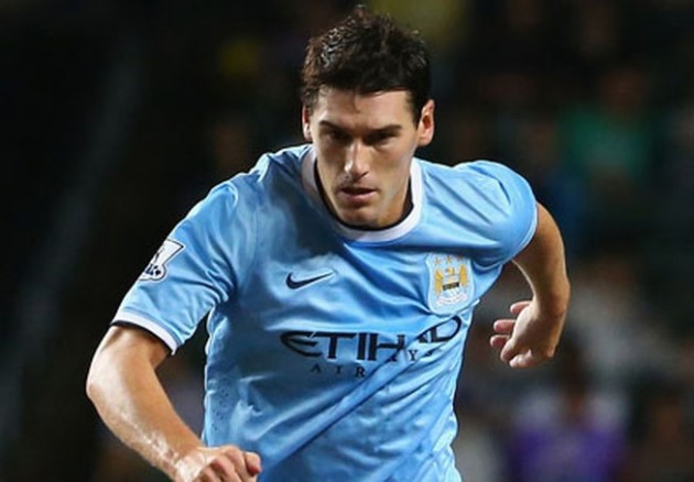 6. Tiền vệ trung tâm: Gareth Barry có những đóng góp thầm lặng, nhưng quan trọng trong lối chơi của Man City.