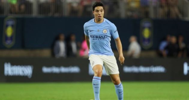 8. Tiền vệ phải: Samir Nasri có kỹ thuật, khả năng đi bóng, kiến tạo, dứt điểm toàn diện.