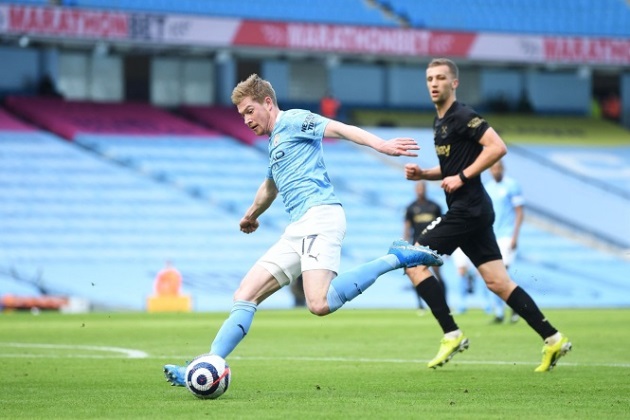 10. Kevin de Bruyne (77): Với phong độ đỉnh cao trong nhiều năm nay, sẽ không bất ngờ nếu ngôi sao người Bỉ sẽ còn vươn lên xếp cao hơn trong danh sách này.