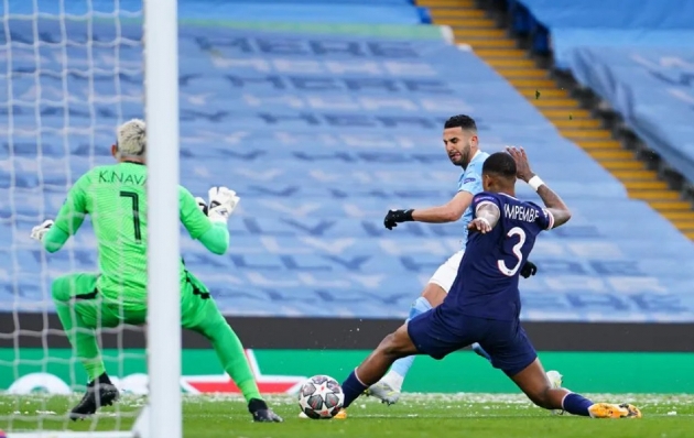 Mahrez giúp Man City sớm có bàn mở tỷ số.