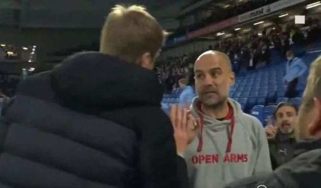 Pep cùng các trợ lý của Man City qua lại to tiếng với Potter.