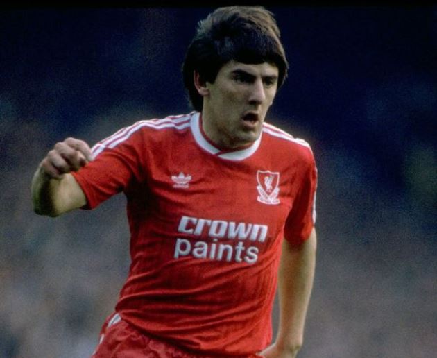 Beardsley đã trải qua một năm ở Man Utd trước khi trở thành người hùng đình đám cho Liverpool.