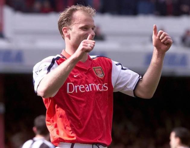 7) Dennis Bergkamp (315 trận, 87 bàn thắng, 94 kiến tạo): Bergkamp không phải là một tiền đạo đích thực, nhưng số bàn thắng, kiến tạo của anh quá ấn tượng. Lối chơi hoa mỹ, kỹ thuật của anh là trái tim của cuộc cách mạng của Arsene Wenger tại Arsenal.