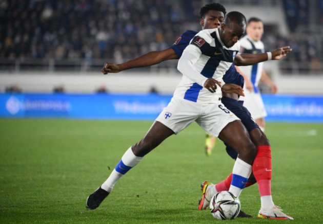 Tại bảng D, Pháp đã sớm giành vé đến Qatar vào năm sau. Trong khi đó, trước trận đấu này, Phần Lan đang xếp thứ hai nhưng cần có điểm trước sự cạnh tranh gay gắt từ Ukraine để giành vé dự vòng play-off.