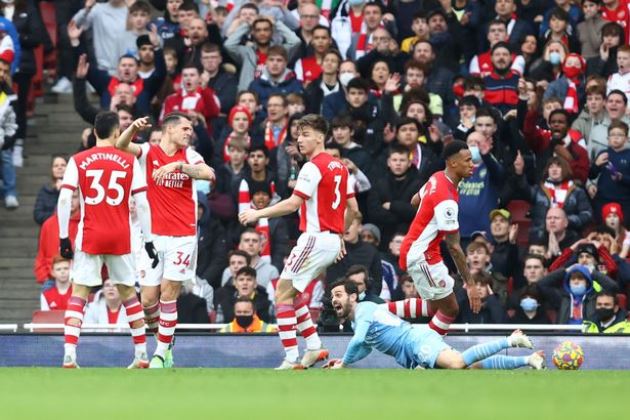 Arsenal phải trả giá cho những sai lầm.