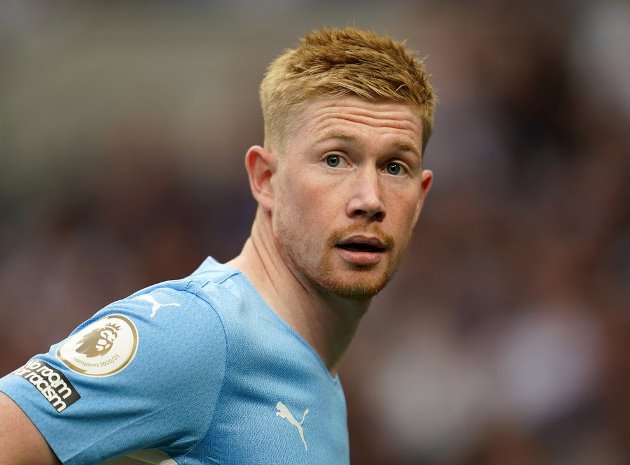 Tiền vệ trung tâm: Kevin de Bruyne (Man City). VfL Wolfsburg chính là cầu nối đưa nhạc trưởng người Bỉ đến với Etihad và viết nên những trang sử vẻ vang tại đây.