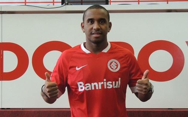 Anderson - Internacional - Miễn phí: Sau bảy năm rưỡi ở Anh, tiền vệ người Brazil ra đi tự do vào tháng 2 năm 2015, trở lại Brazil với Internacional. Anderson đã trở lại châu Âu thi đấu cho Adana Demirspor của Thổ Nhĩ Kỳ vào năm 2018 trước khi 'treo giày' vào năm 2020.