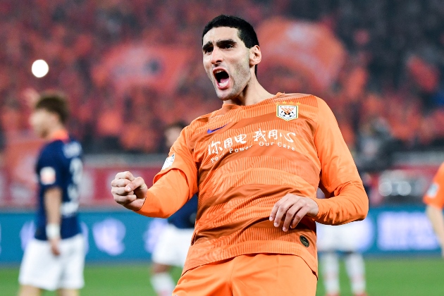Marouane Fellaini - SD Luneng - 6,48 triệu bảng: Fellaini không được ưa chuộng dưới thời Ole Gunnar Solskjaer và chuyển đến đội bóng Trung Quốc Shandong Luneng vào năm 2019, nơi anh vẫn đang tận hưởng sự nghiệp bóng đá của mình cho đến ngày nay.