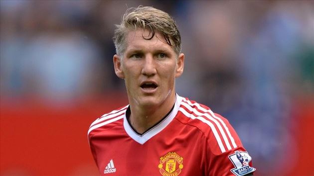 Tiền vệ trung tâm: Bastian Schweinsteiger. Schweinsteiger đến Old Trafford khi đã ở những năm cuối của sự nghiệp và phải chia tay Man Utd để đến Chicago Fire vào tháng 3 năm 2017.