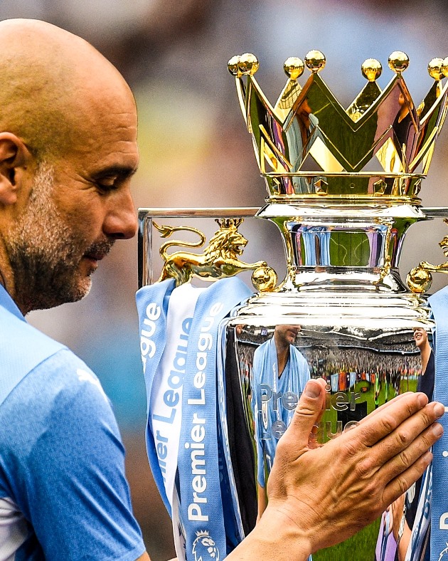 Chiếc cúp vô địch Premier League xứng đáng cho thầy trò Guardiola.