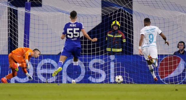 Chelsea đã nỗ lực tấn công sau đó, nhưng tỏ ra quá bế tắc. Khi Aubameyang đã đưa được bóng vào lưới Dinamo Zagreb, thì trọng tài lại xác định lỗi việt vị.