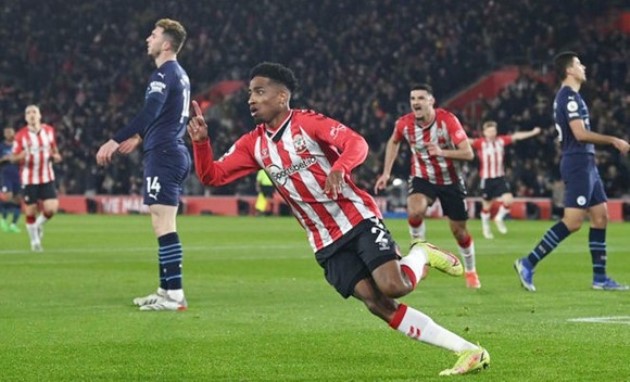 Kyle Walker-Peters có thể là đáp án cho Man United.