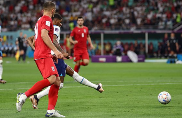 Rashford cho thấy sự nguy hiểm của mình.