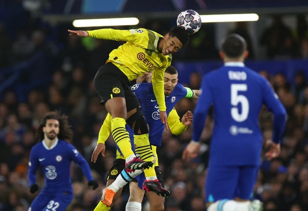 Trận đấu hấp dẫn ngay từ những phút đầu.